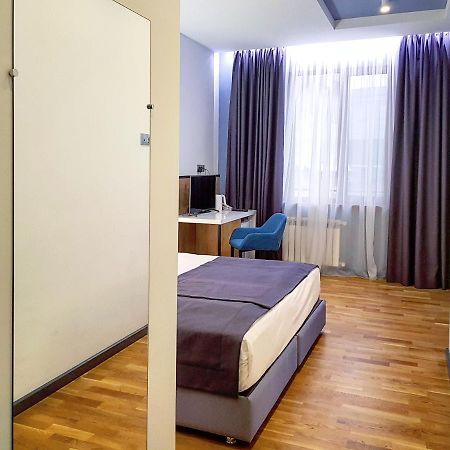 Hotel Alpha Γιερεβάν Εξωτερικό φωτογραφία