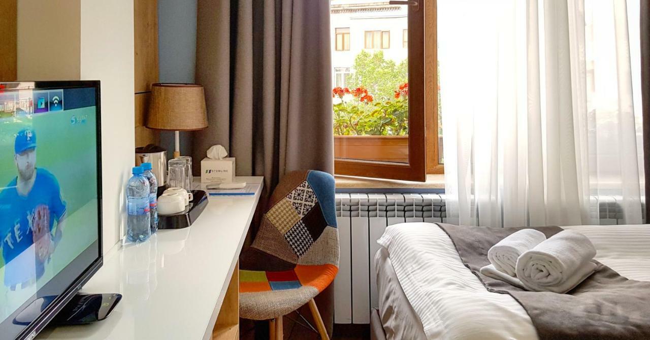 Hotel Alpha Γιερεβάν Εξωτερικό φωτογραφία